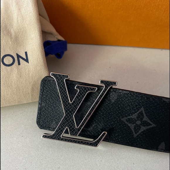(SOLD PRIVATELY) MENS LV INITIALES REVERSIBLE BELT - Picture 2 of 11